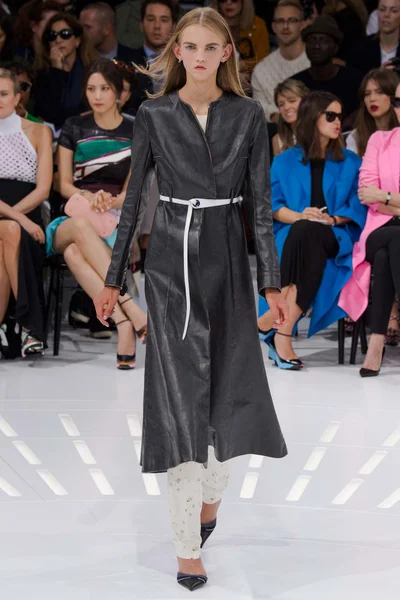 Look 11
